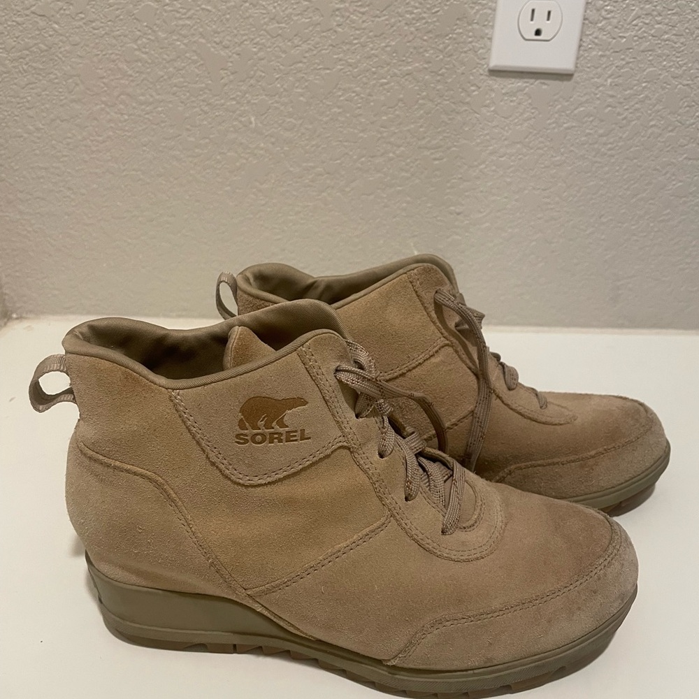 Sorel Light Brown Suede Lace-Up Boots